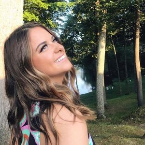 Meet your Posher, Caitlin